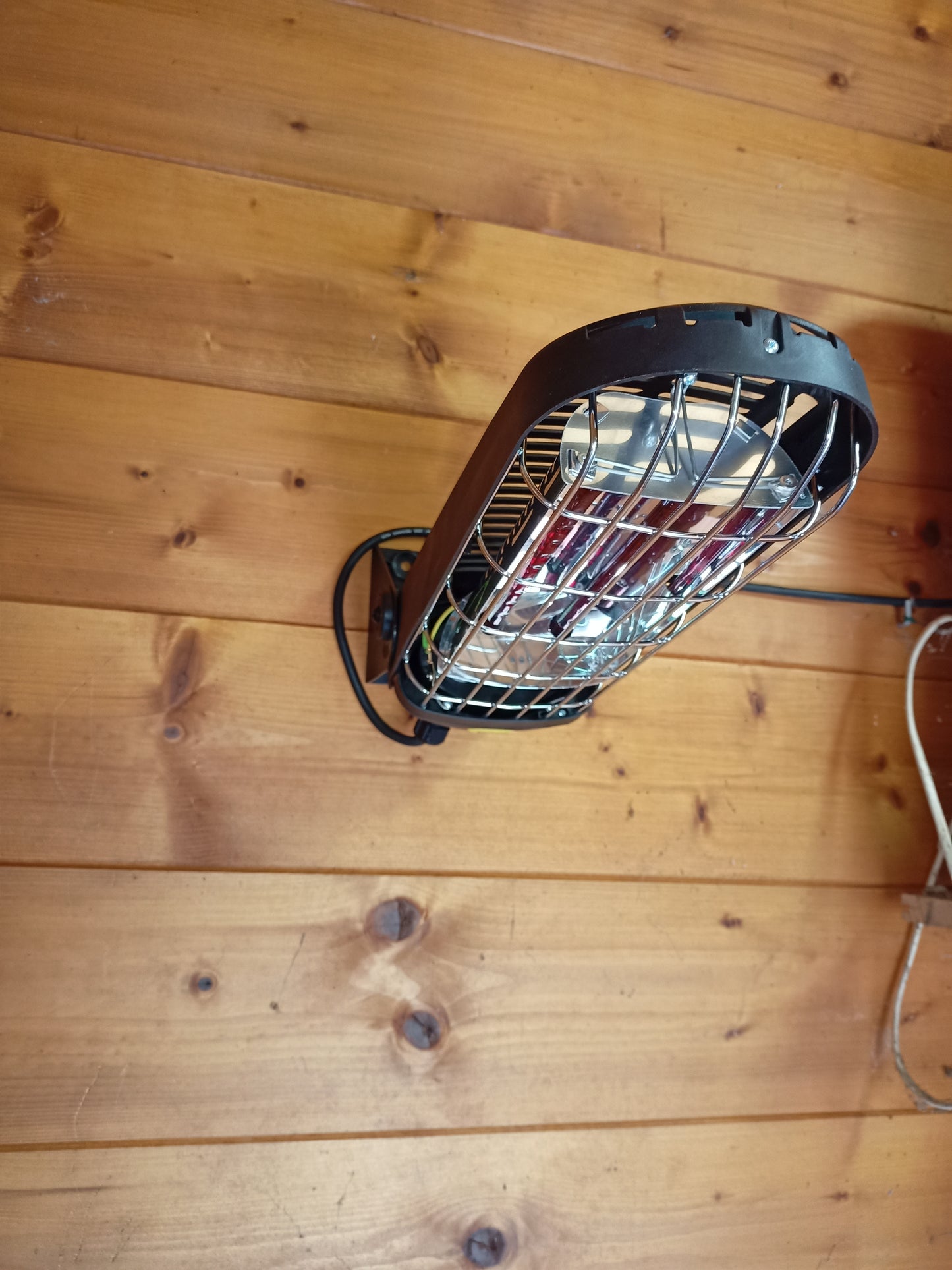 EHS-600 - Chauffage pour animaux - Chauffage infrarouge pour enclos et parcs