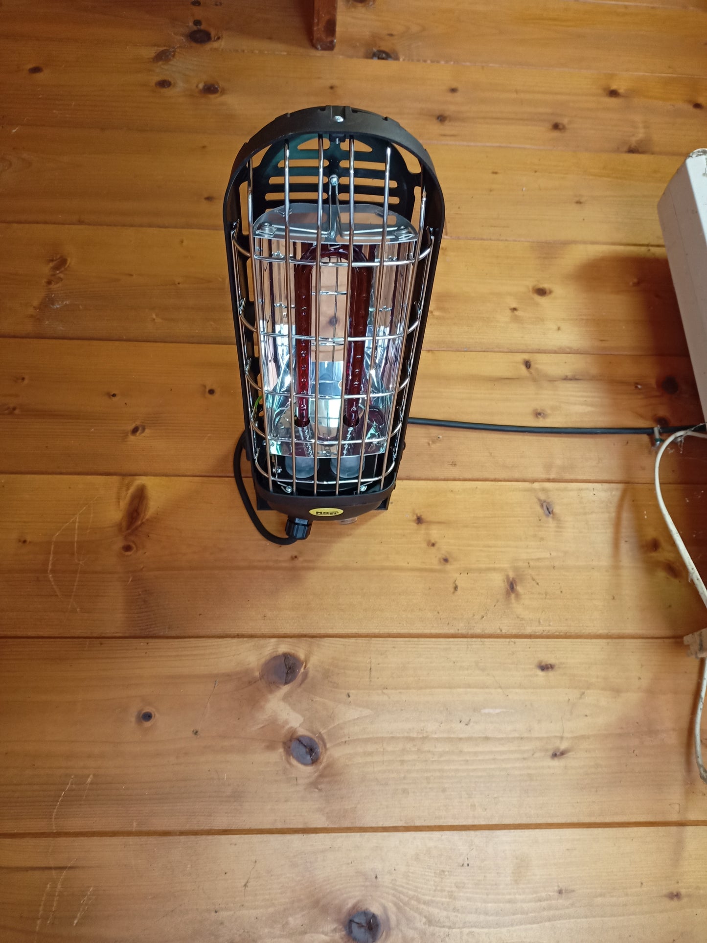 EHS-600 - Chauffage pour animaux - Chauffage infrarouge pour enclos et parcs